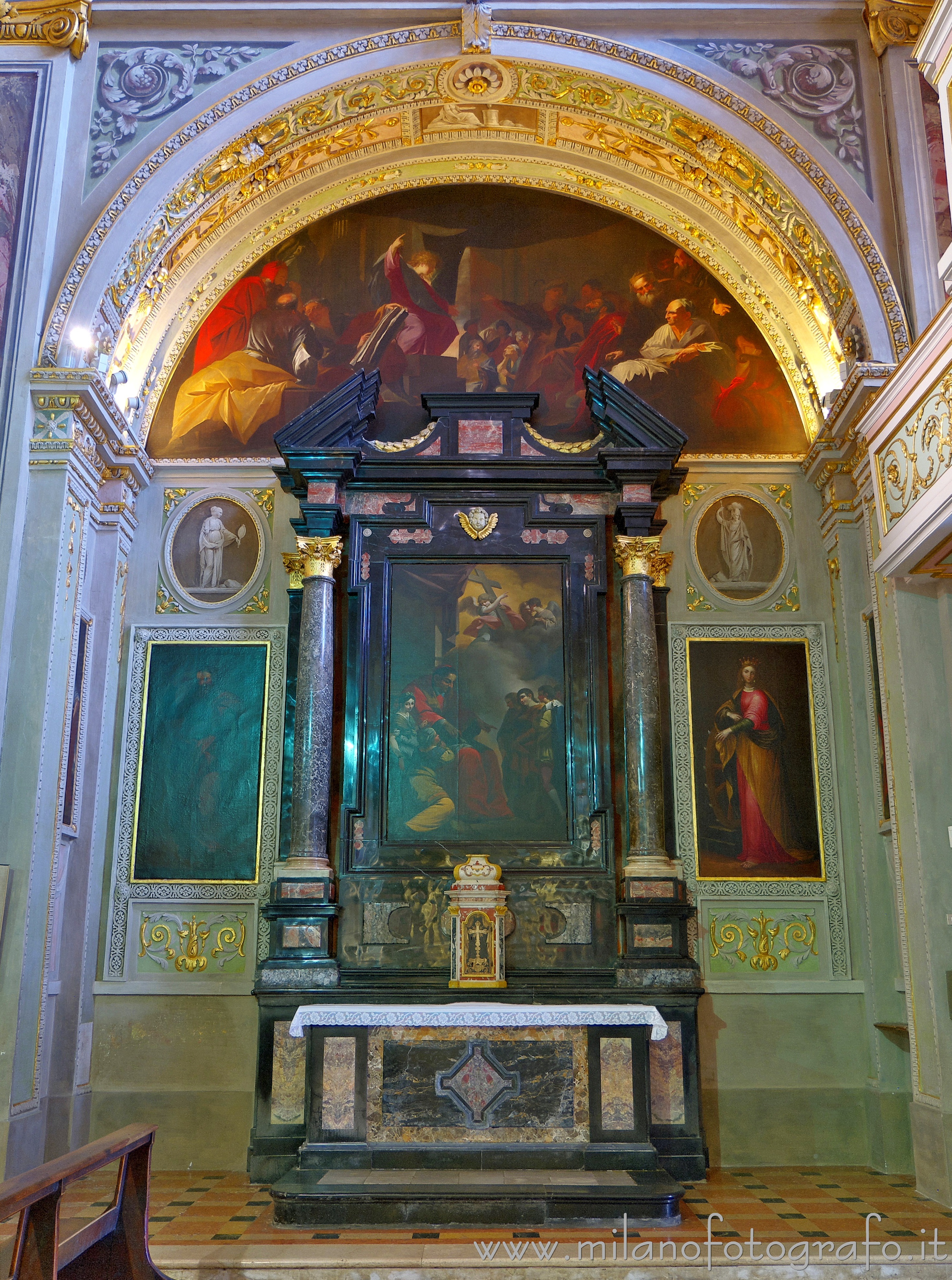 Romano di Lombardia (Bergamo) - Altare della Dottrina Cristiana nella Basilica di San Defendente